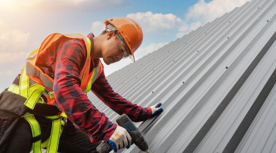 Professional gutter cleaning in Inver Grove Heights, MN